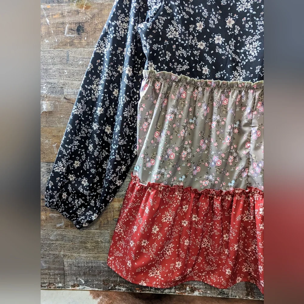 Women’s Floral Tiered Tunic Top - Black, Olive & Red - Picture 13 of 14